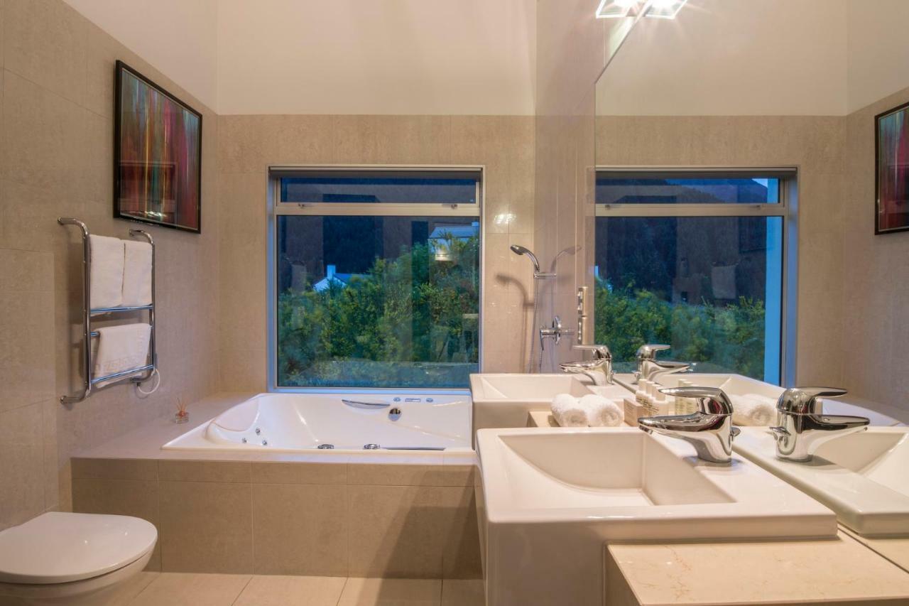 Papillon, A Relax It'S Done Luxury Holiday Home Куийнстаун Екстериор снимка